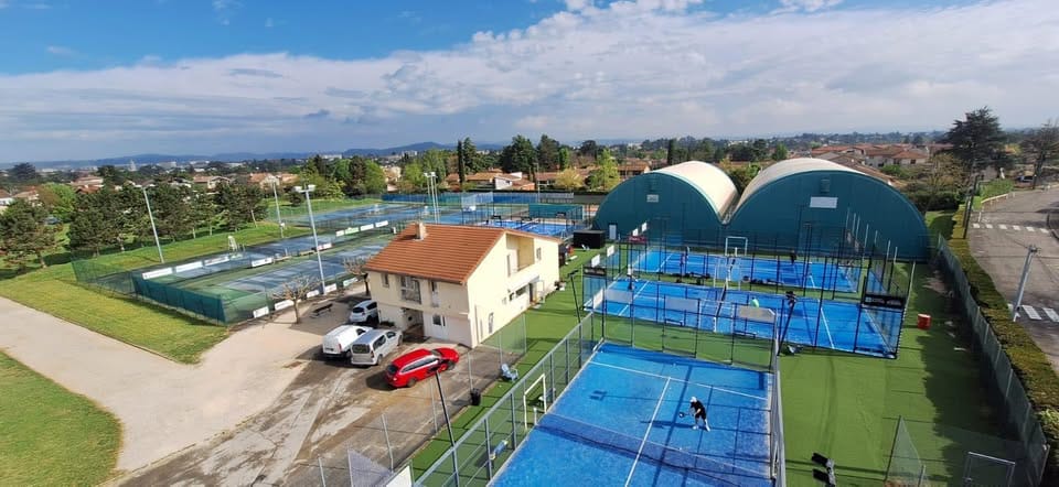 trại tennis tại Pháp
